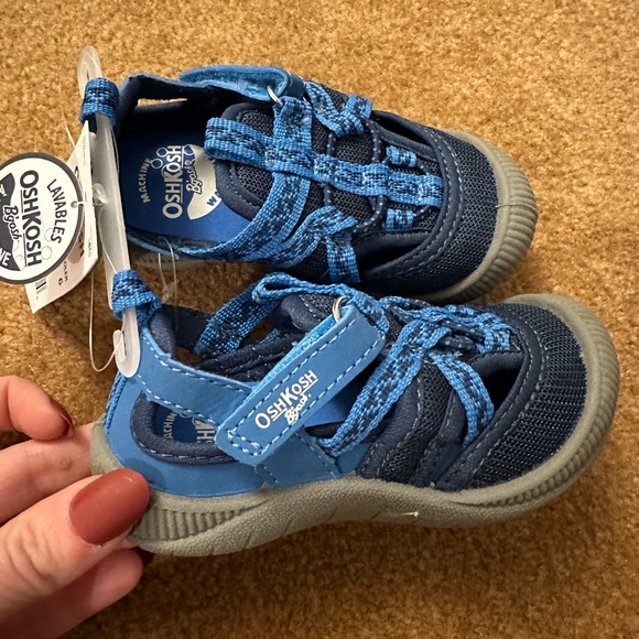 OshKosh toddler Boy's Everyplay Flexible Outsole Bump Toe Sandal - Picture 2 of 9